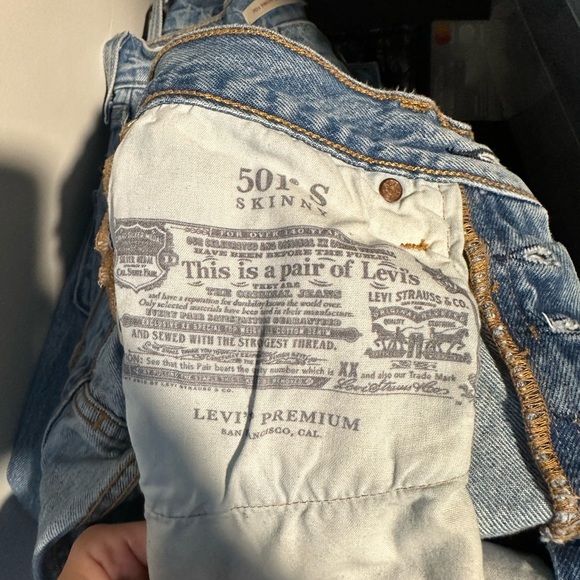 Levi’s 501 Skinny light wash distressed - Picture 5 of 7